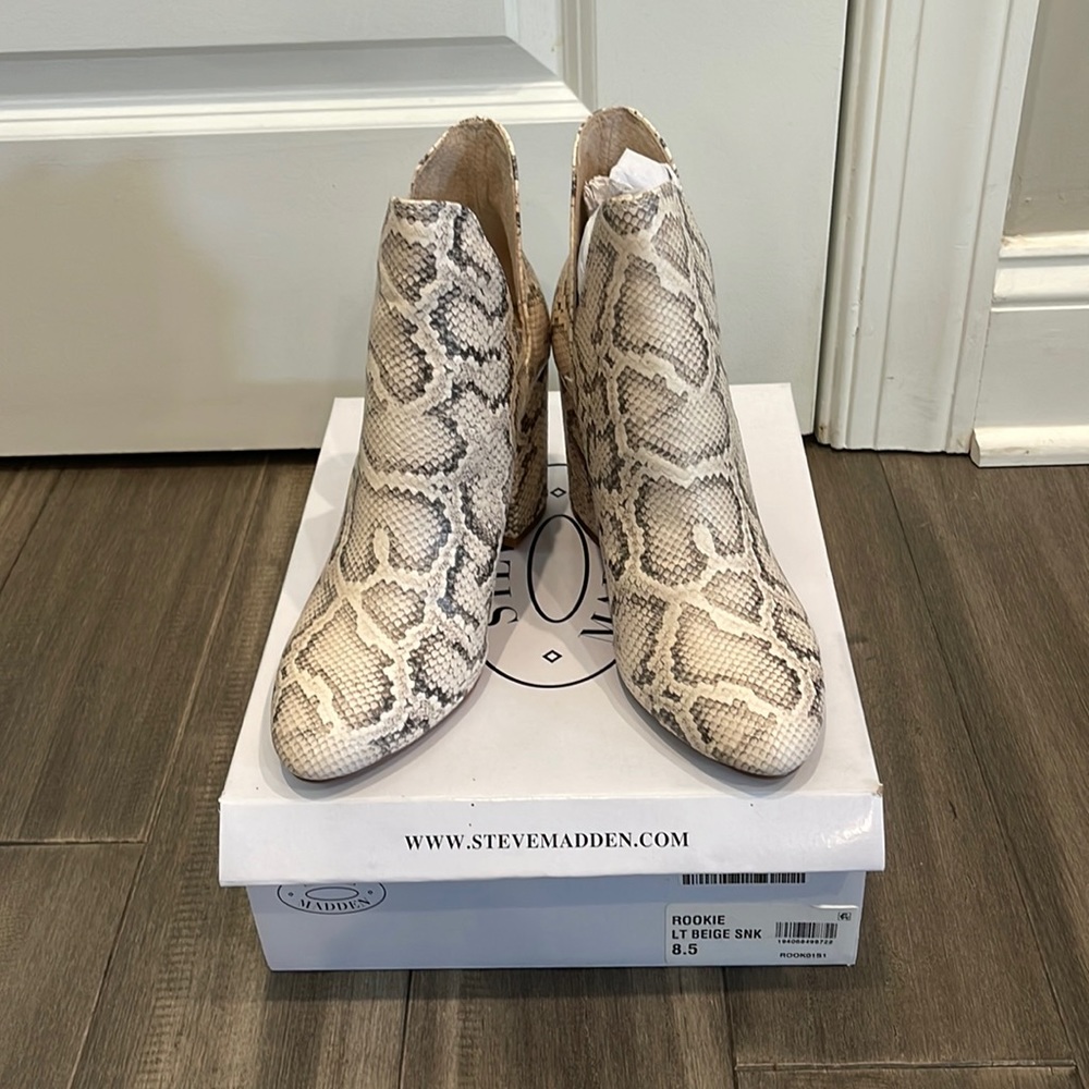 NWT Steve Madden snakeskin booties